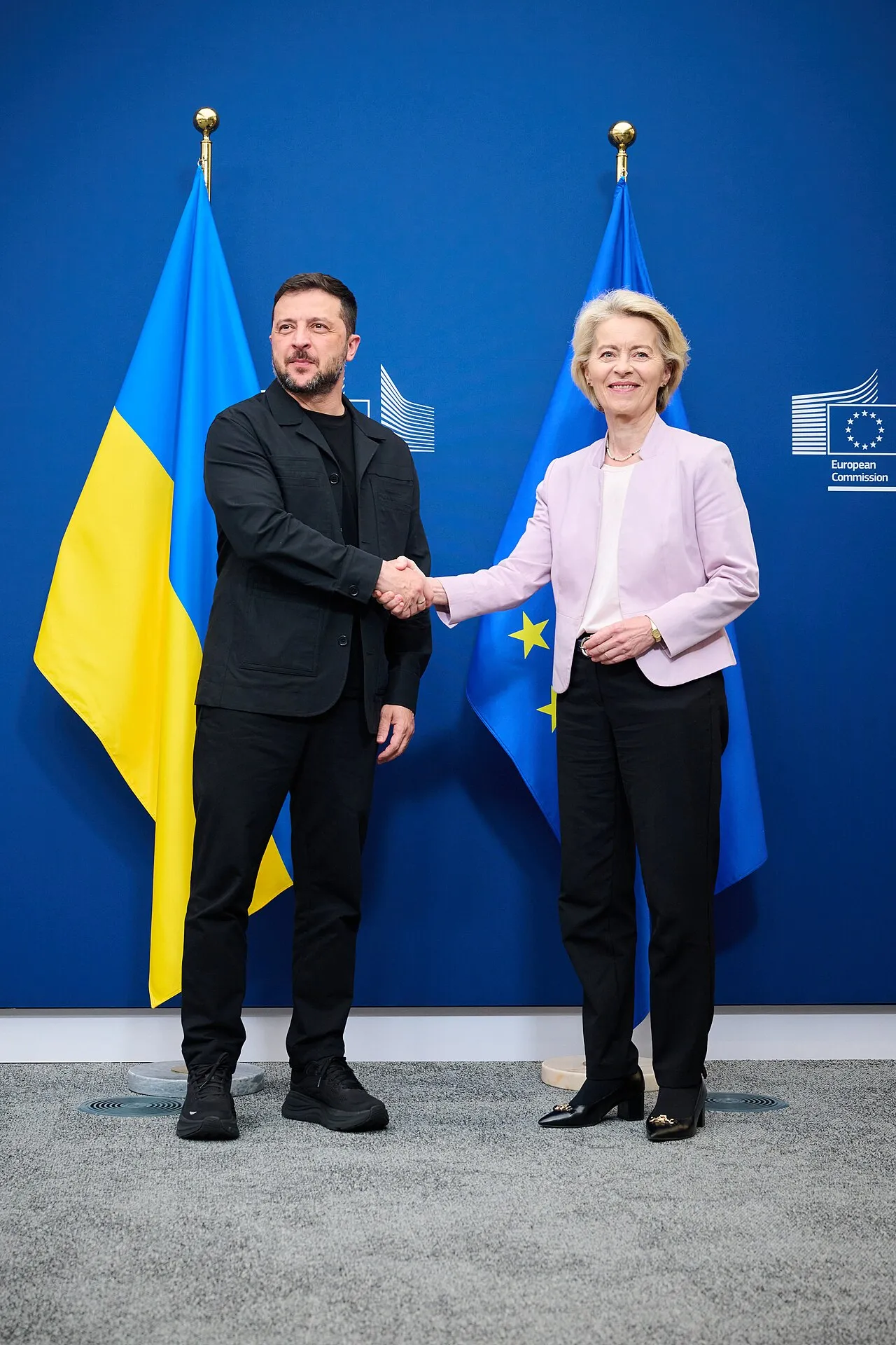 Oekraïens president Volodymyr Zelensky en voorzitter van de Europese Commissie Ursula von der Leyen tijdens een gezamenlijk persmoment.