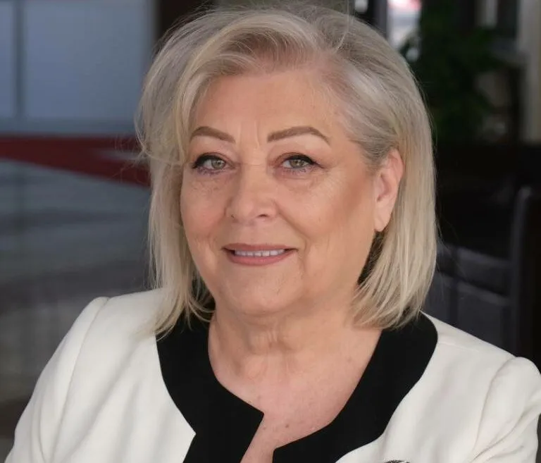 Portret van Justina Shiroka Pula, presidente van Kosovo.