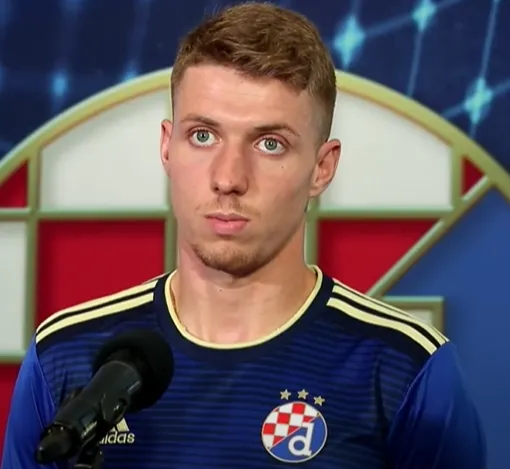 Kroatische voetballer Kristijan Jakić tijdens een interview.